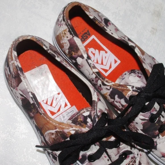 ASPCA x Vans Size 7.5 lace up cat print shoes - Picture 5 of 5